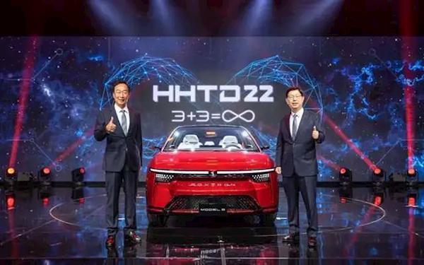 一加 Open 折叠屏手机完整规格曝光，内外屏亮度可达到 2800 尼特