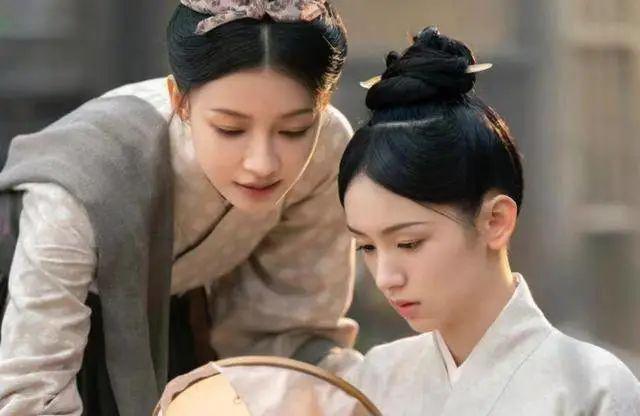 于正新剧妆造毁颜值，但周也抗住了