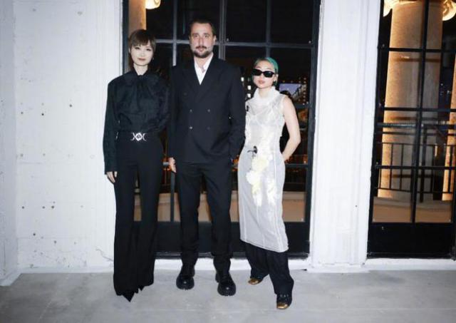 李宇春代言辱华品牌粉丝疯狂洗白 杨幂曾主动解约