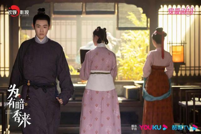 锤了！新晋小花地下恋，酒店过夜，官宣即分手？