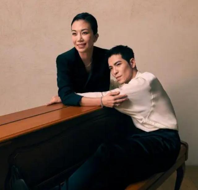 萧敬腾官宣与经纪人结婚，女方大14岁求婚时萧敬腾叫她妈妈