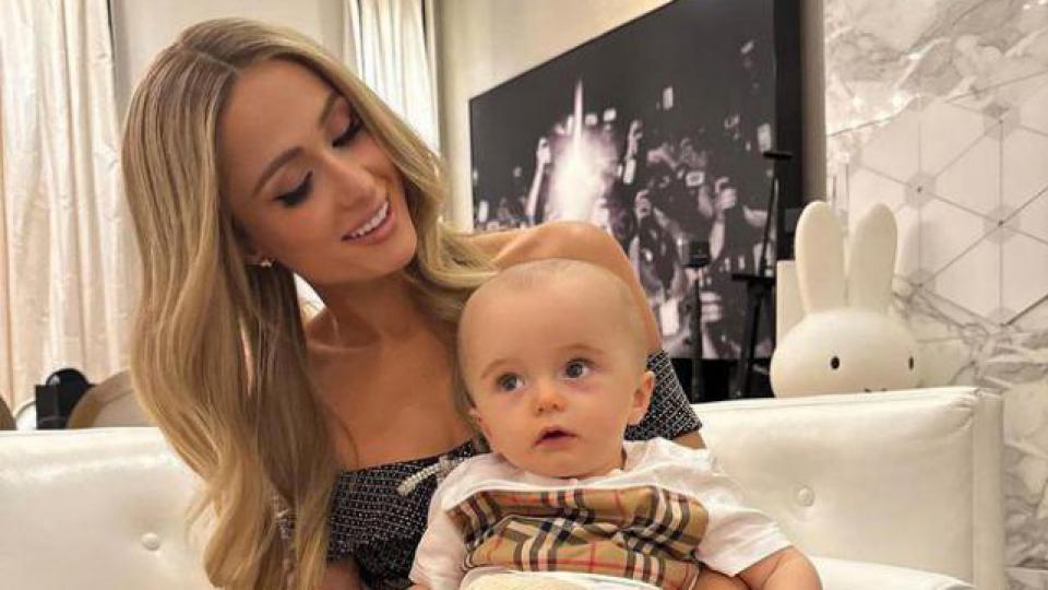 帕丽斯·希尔顿晒母子照 宝宝脑袋太大惹健康猜测