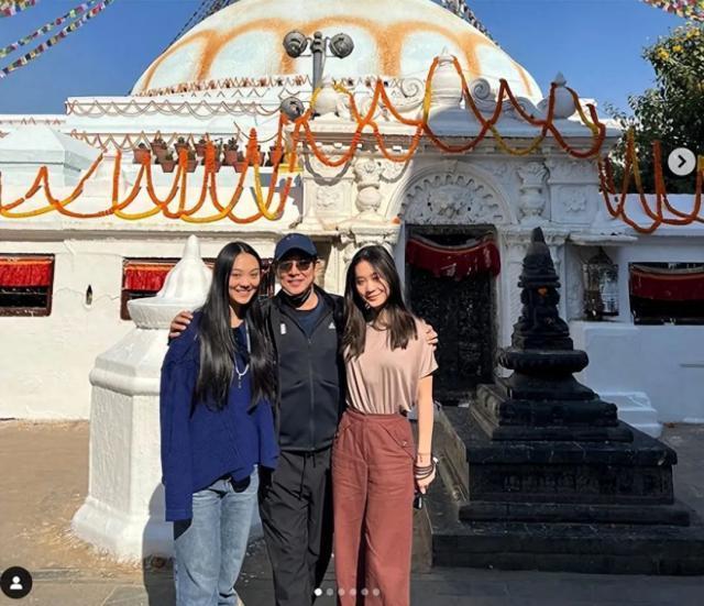 李连杰出书回忆04年海啸：女儿被冲走与利智失联，他也命悬一线