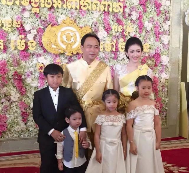 与女星秘密交往10年！从“睡猪圈”到柬埔寨首富，豪华搬迁宴大佬都来了