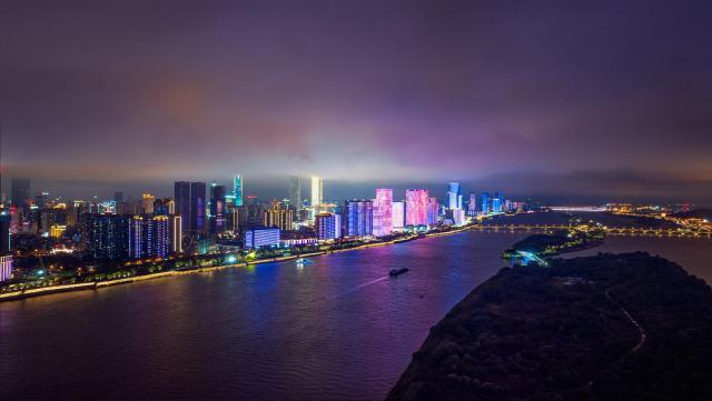 绝味食品&零食很忙：冲过“万店”与供应链的坎儿