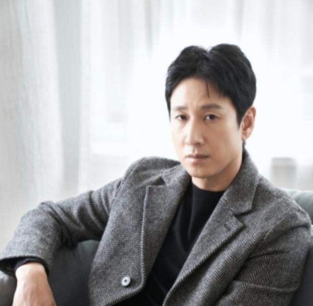 炸裂！影帝吸D被抓，事业尽毁，彻底凉凉…