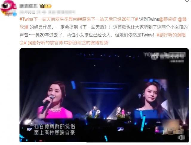 钟欣潼穿黑皮裙露香肩 抹红唇绽放熟女魅力