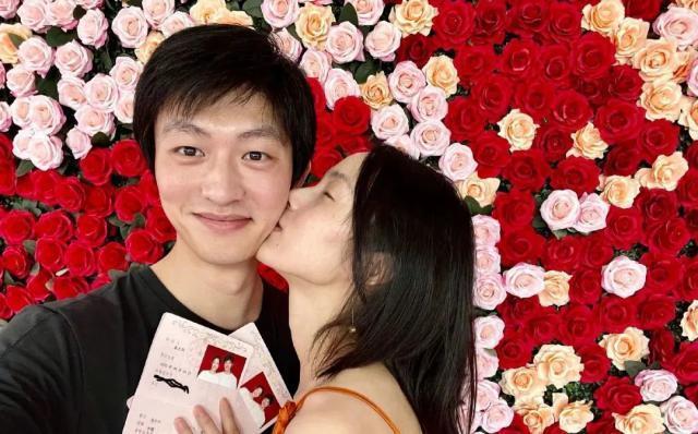 还记得雎晓雯和金大川吗？女儿腿好长