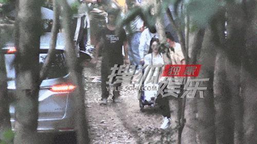 唐嫣坐轮椅片场开工，气场状态俱佳，轮椅上风采依旧