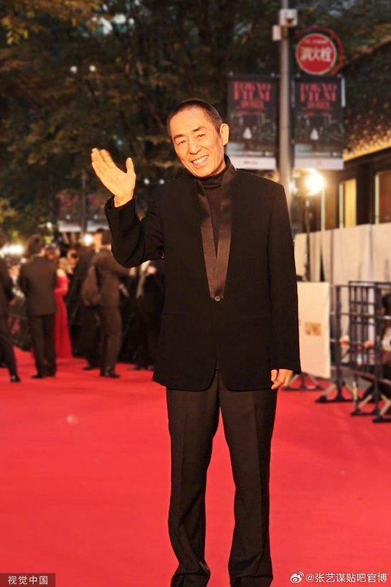 张艺谋现身东京电影节红毯 透露新片明年春节上映