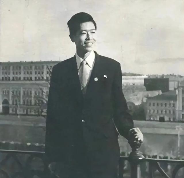 84岁钢琴家刘诗昆又添一子，三婚妻子相差37岁，计划生三胎