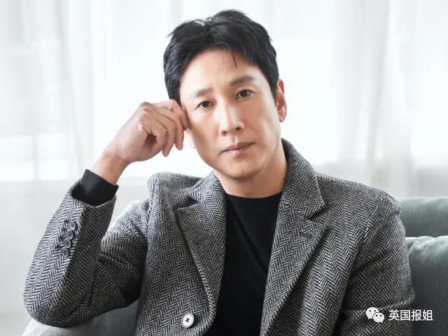 韩网炸了！顶流男星涉毒被抓，主演《寄生虫》爆红，在家吸毒后疑被勒索3.5亿？！