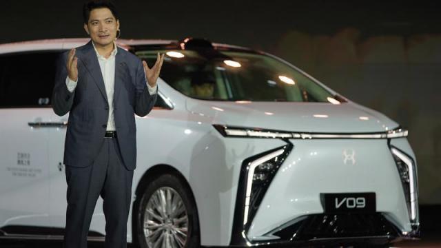 小鹏发布双足机器人 PX5，可完成 2 小时以上的室内外行走和越障