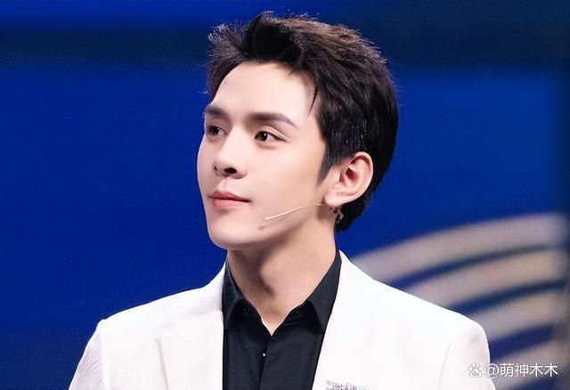 因曝李佳琦控价遭长期针对！百万粉团长发文：求李佳琦放过我