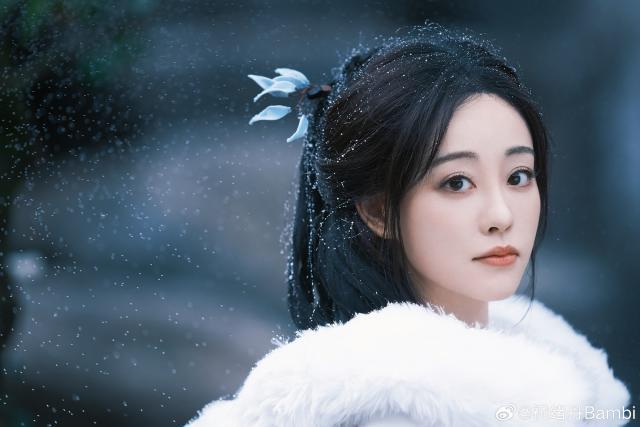 祝绪丹穿白色古装似仙女 大眼明亮气质清冷