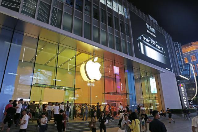 iPhone 15系列价格“跳水”怎么回事？记者门店实探