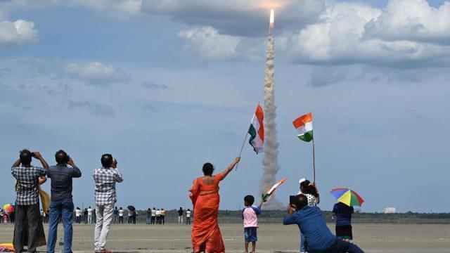 用牛车拉卫星：印度这样实现廉价探月计划