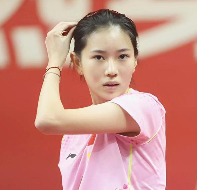 横扫孙颖莎的漂亮姑娘火了！1米76神似刘亦菲