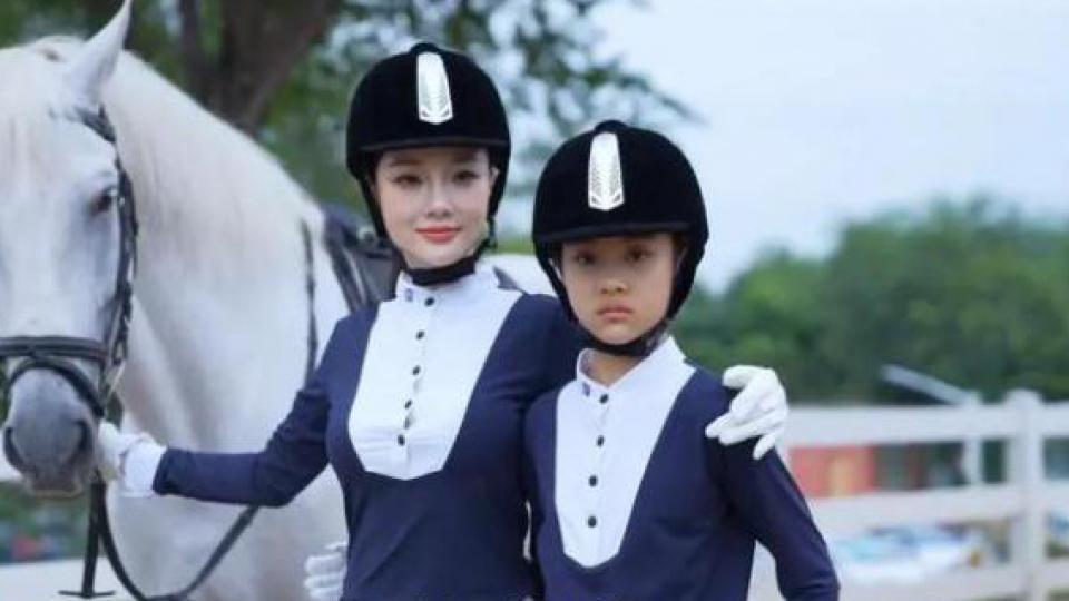 李小璐透露甜馨沉溺于网络世界 学习成绩中下等