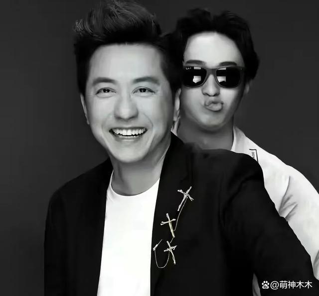 伊能静儿子万圣节cos照一身黑丝姿势妖娆，网友直呼辣眼睛