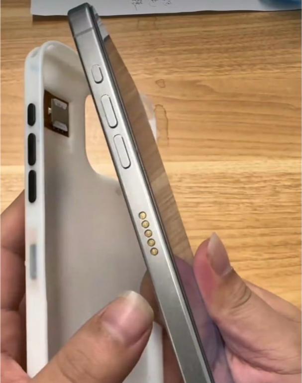 “苹果皮”重出江湖！美版iPhone 15居然有外置实体卡槽