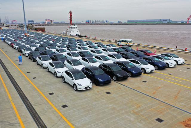 中国电动车掘金中东：躺着赚钱，价格翻倍，一车难求