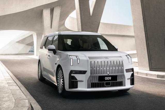 沃尔沃EM90和极氪009的区别，只剩下音响和价格？