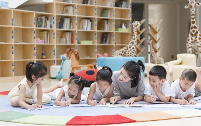 AI加持千亿市场，教育企业“群雄逐鹿”