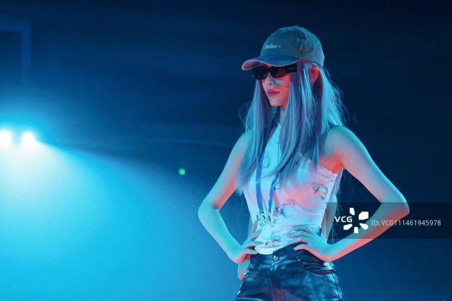 许佳琪The9告别演唱会幕后花絮随拍 宛若精致的洋娃娃