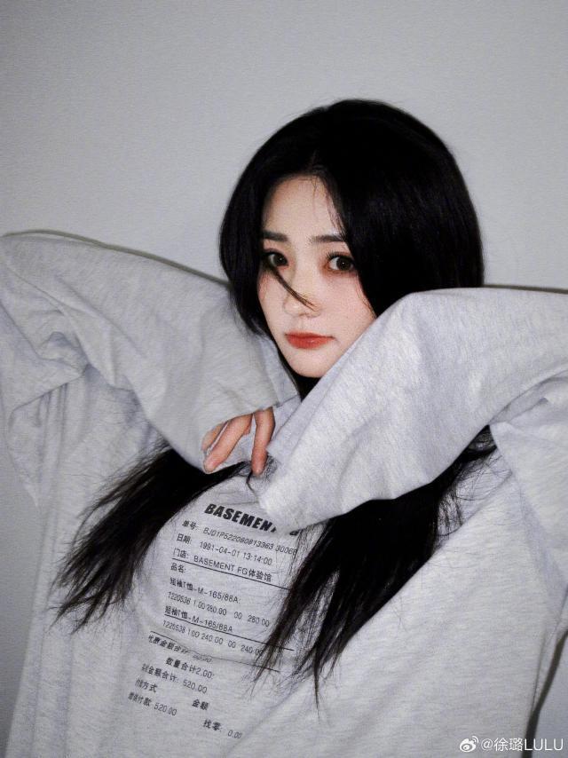 徐璐晒居家风随拍 大眼清澈明亮惹人爱