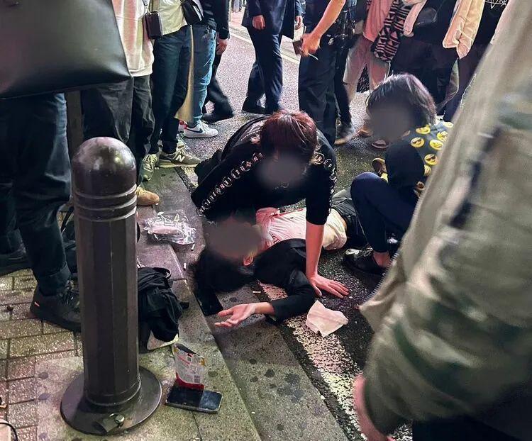 日本牛郎主播被当街砍杀,吃女粉丝软饭,还将其打到毁容住院半年