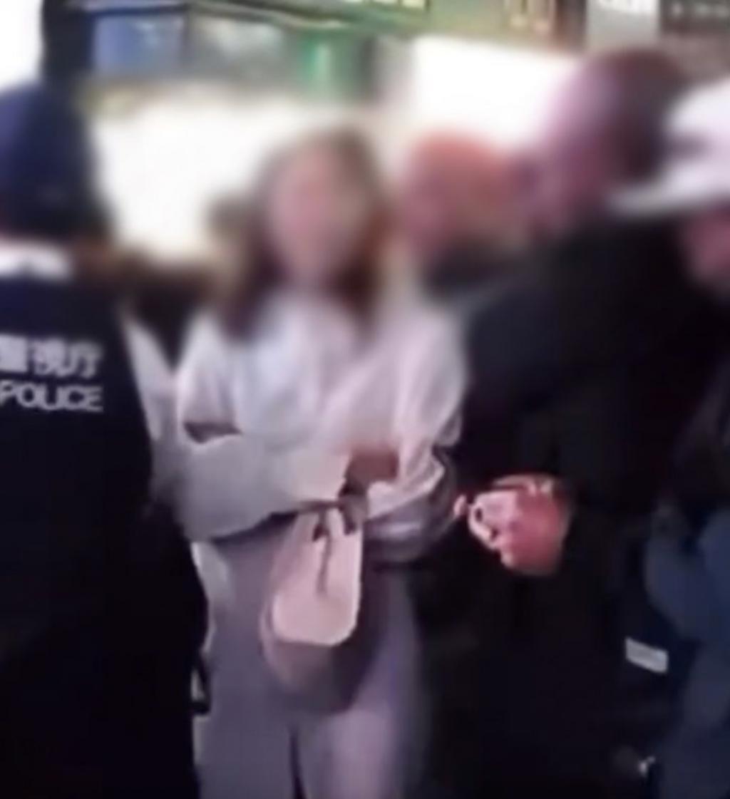 日本牛郎主播被当街砍杀,吃女粉丝软饭,还将其打到毁容住院半年