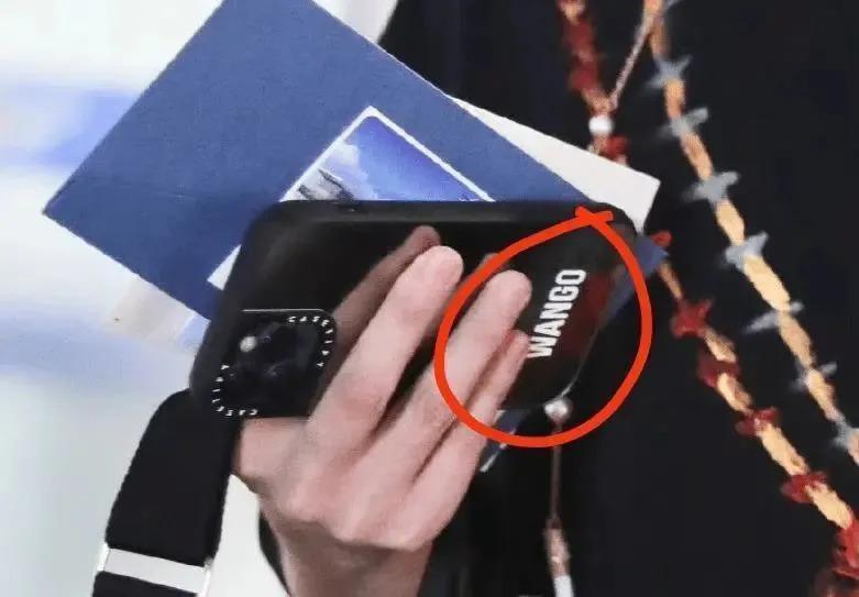 妈呀！41岁怀孕了，怕被骂，不敢露面？