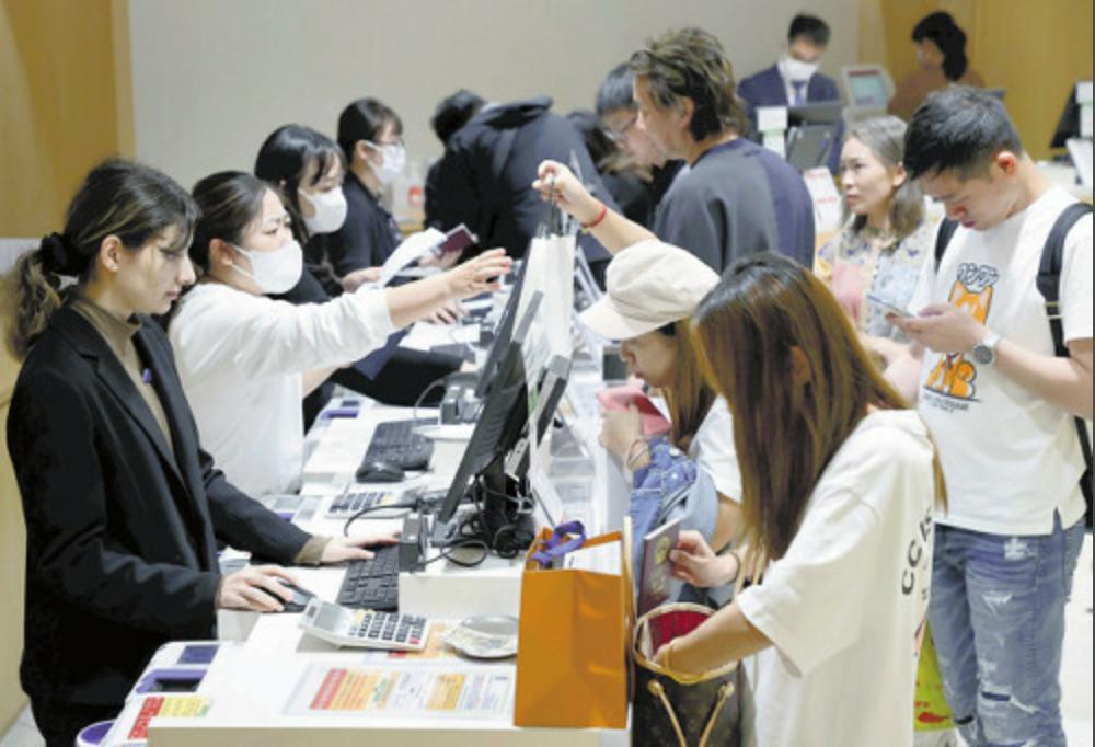 日本人怒怼外国游客是“社会公害”：闯民居、偷厕纸、在停车场生火过夜…