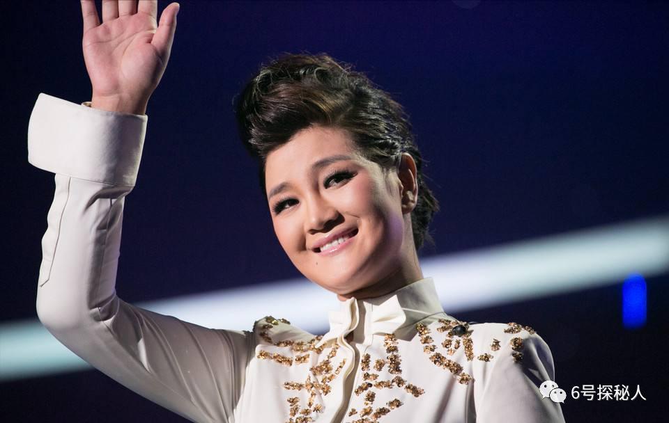 4年前被刀郎告上法庭后退出歌坛的降央卓玛，现在怎么样了