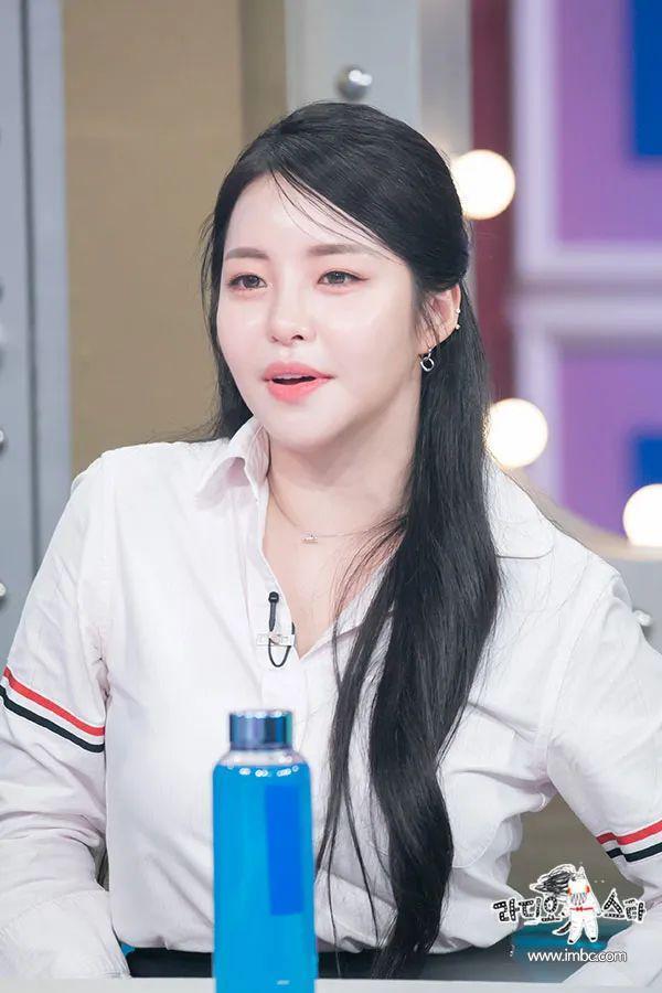 初次见面男方直球表白，相差11岁的演艺情侣公开交往细节！