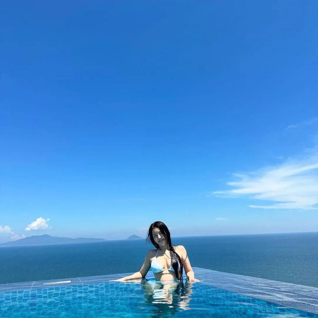 初次见面男方直球表白，相差11岁的演艺情侣公开交往细节！