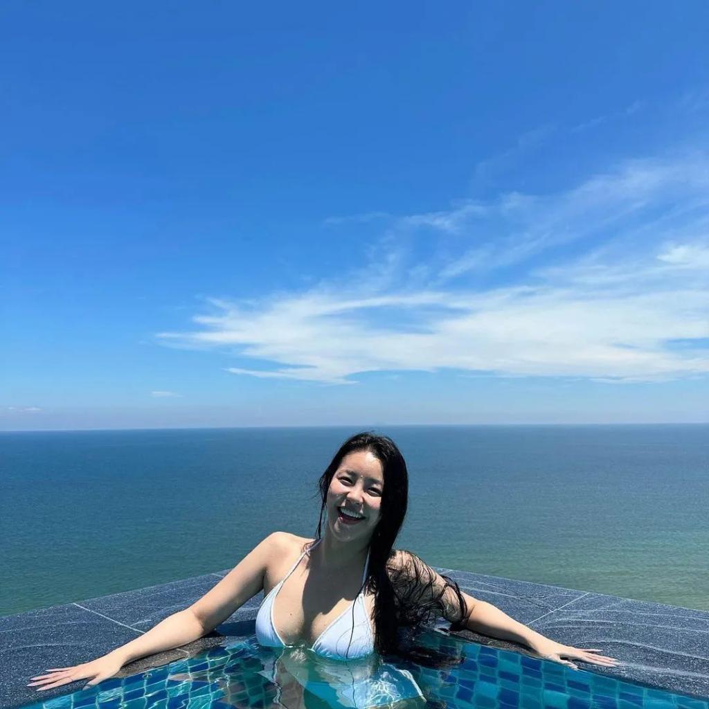 初次见面男方直球表白，相差11岁的演艺情侣公开交往细节！