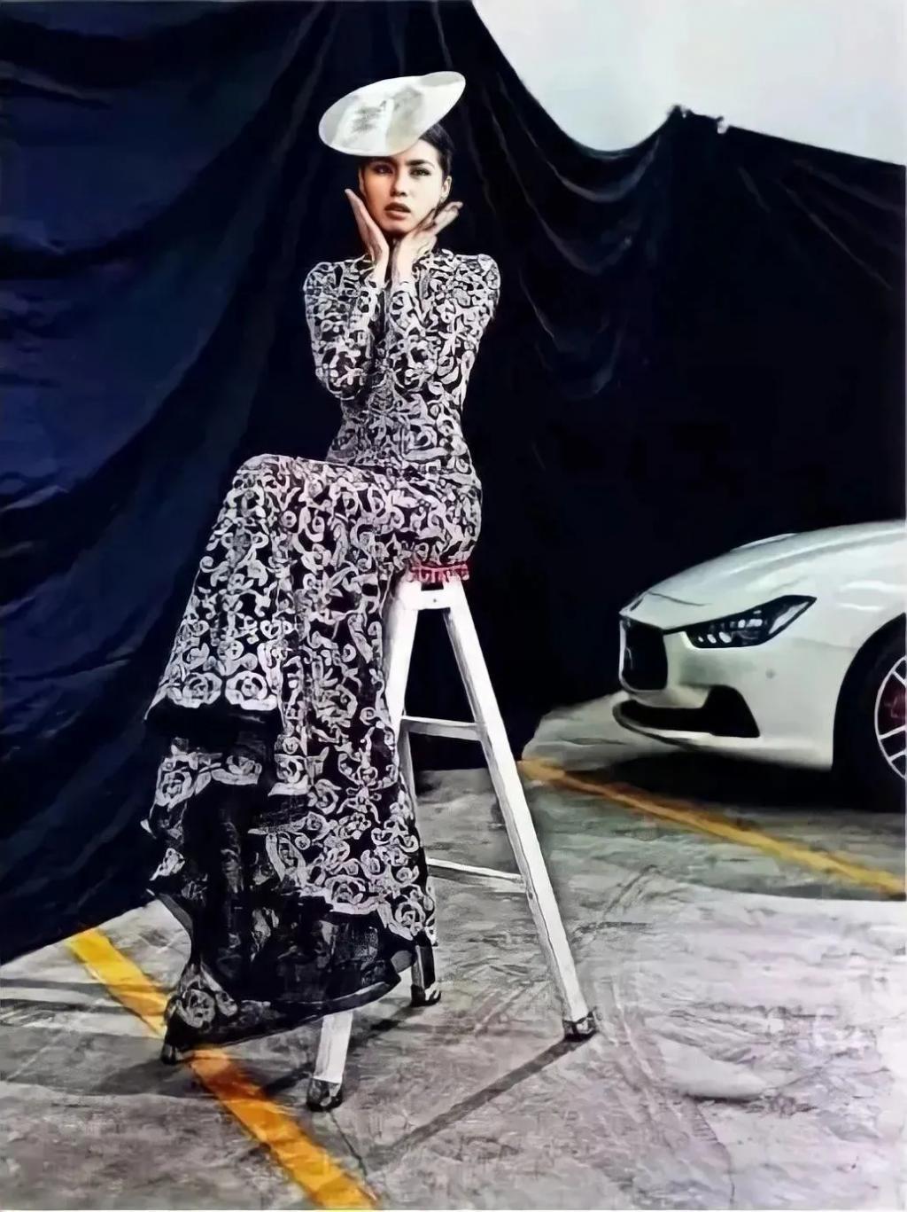 那个嫁给欧洲王子当上王妃的中国姑娘，现在怎么样了？