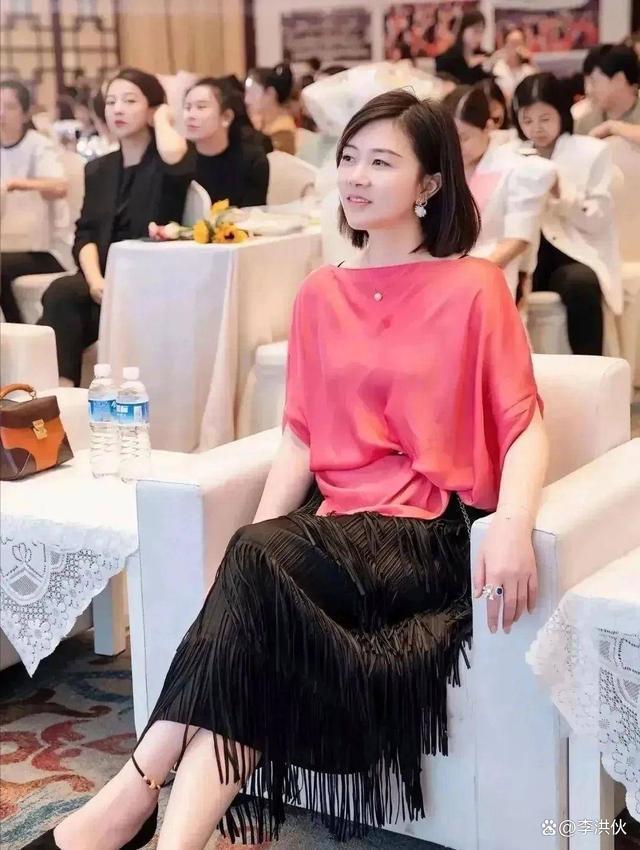 恒大三朵金花：白珊珊和林丹丹都与许老板撇清关系，就差钱香香