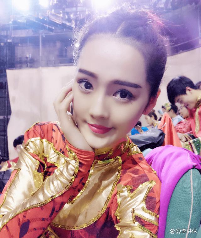 恒大三朵金花：白珊珊和林丹丹都与许老板撇清关系，就差钱香香