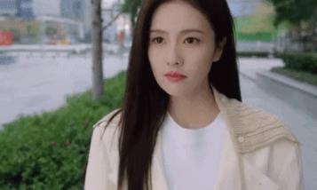 《以爱为营》因难看冲上热搜，剧情老套台词尴尬，男主油腻被嘲