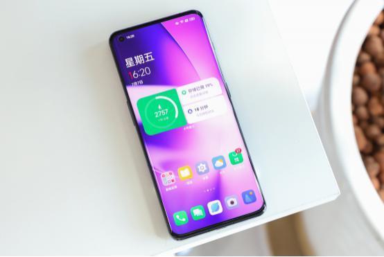 “直屏党”还是“曲面派”？曲直屏之争，谁应该成为手机屏幕主流？