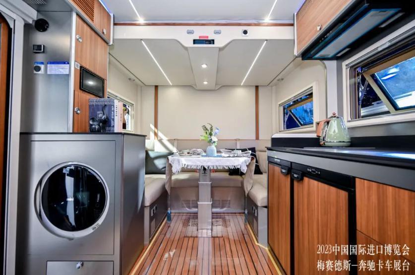 宇通房车与奔驰卡车签署战略合作协议