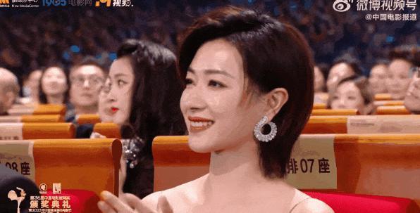 李雪健获金鸡最佳男配，王一博表情耐人寻味，各家心思猜不透