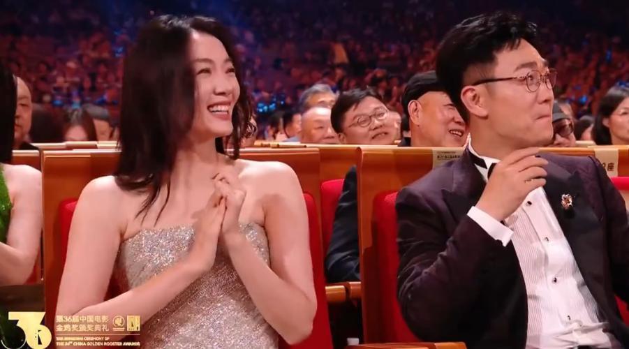 李雪健获金鸡最佳男配，王一博表情耐人寻味，各家心思猜不透