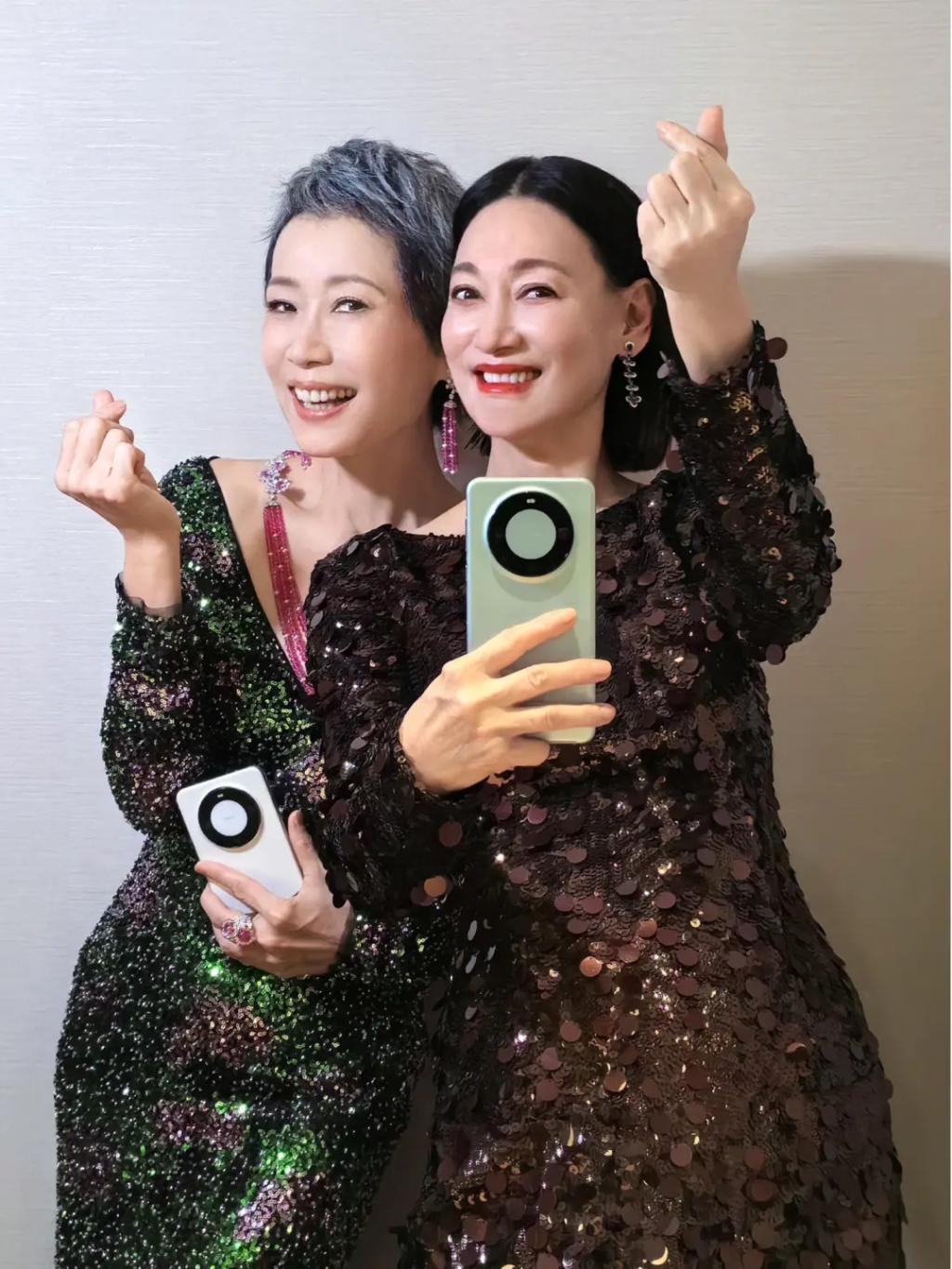 模仿人家穿黄袍，她还是太嫩了