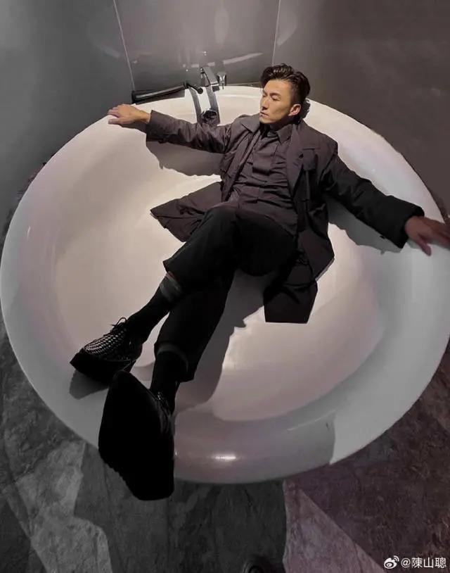 耍大牌？TVB视帝深圳开工获粉丝要求合照无回应，网民说法不一