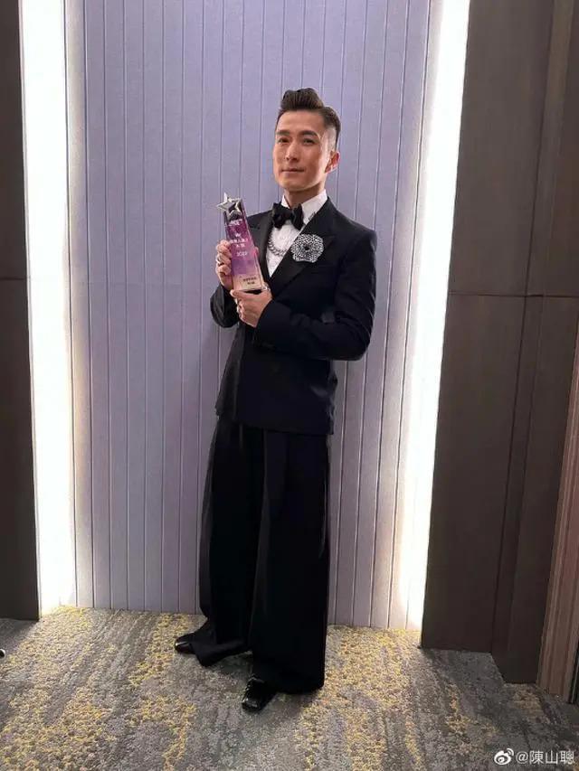 耍大牌？TVB视帝深圳开工获粉丝要求合照无回应，网民说法不一