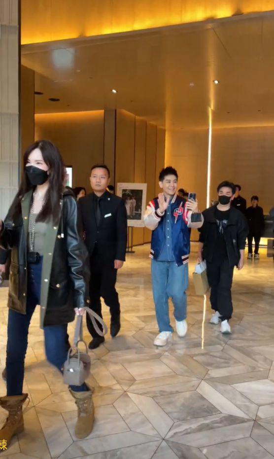 林志颖带妻子陈若仪现身成团夜，长胖十几斤更帅